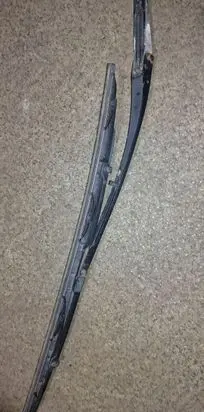 BMW 5 E39 Windshield/front glass wiper blade 8209879 8361743