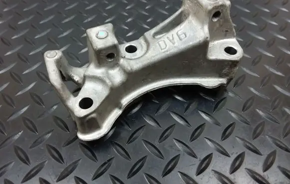 Citroen DS4 Engine mounting bracket 9688615780