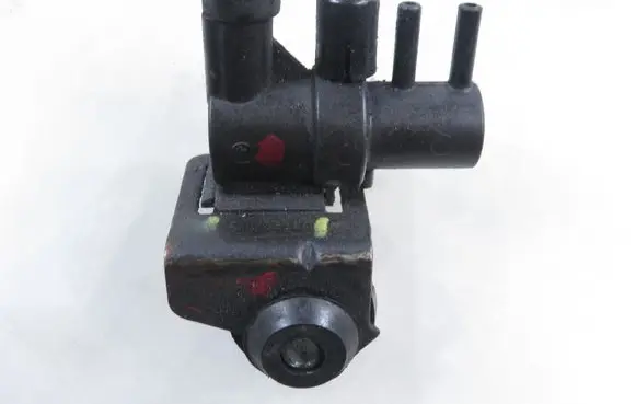 Chrysler Voyager Valve vacuum 4707863AA