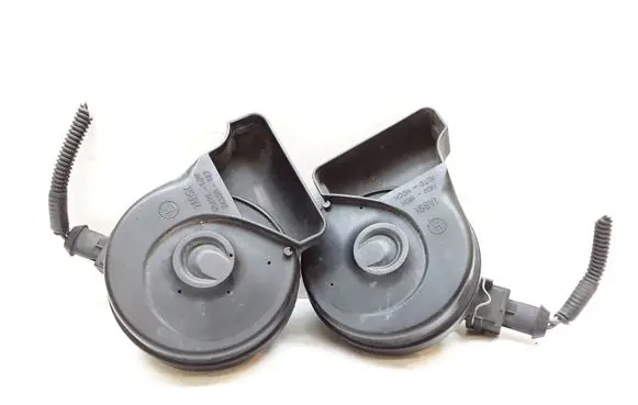 Volvo XC70 Horn signal 30678931 30678932