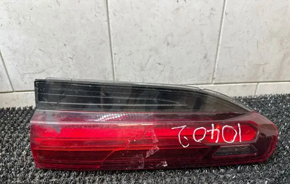 Tailgate rear/tail lights