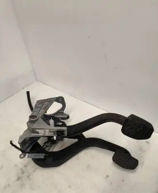 BMW 3 E92 E93 Clutch pedal 678711 6773006 295751