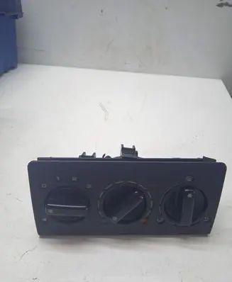 Volkswagen Polo II 86C 2F Climate control unit 867819075