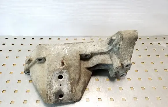 Iveco Daily 35 - 40.10 Engine mounting bracket 500376601