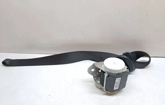 BMW 1 E82 E88 Front seatbelt 6981475