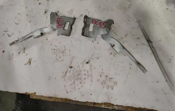 Hyundai ix35 Engine bonnet/hood hinges 