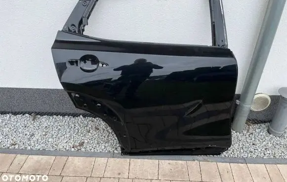 Nissan Ariya Rear door