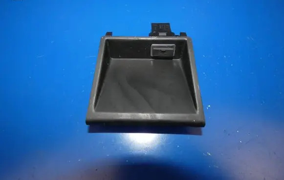 Volvo V40 USB socket connector 