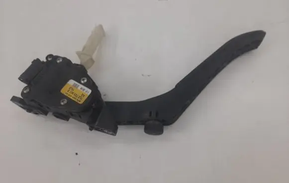 Volkswagen Touareg I Accelerator throttle pedal 7L0723507B