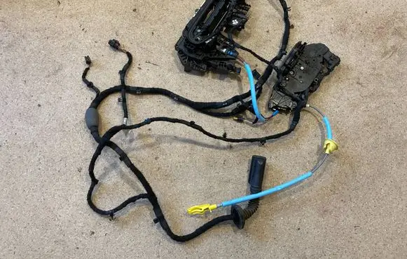 BMW i4 Front door lock 5A68EF8 7445050