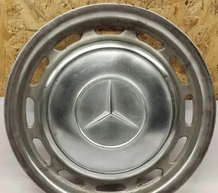 R14 wheel hub/cap/trim