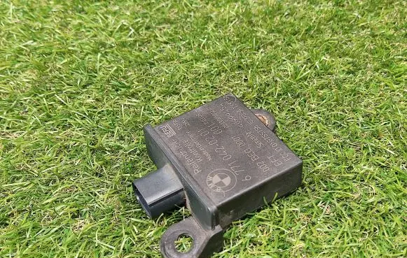 BMW 3 E92 E93 Tire pressure control unit 6771042 677104202