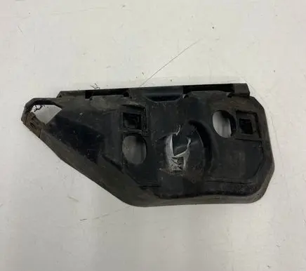 Volvo V50 Front bumper mounting bracket 31265396