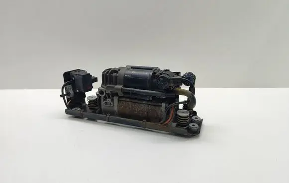 BMW 5 F10 F11 Air suspension compressor/pump 6794465 679446502 37206794465