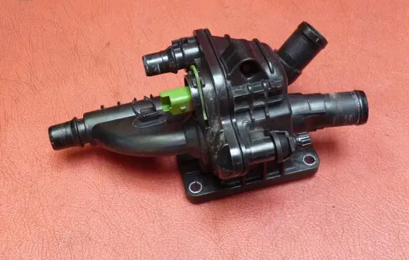 Thermostat/thermostat housing