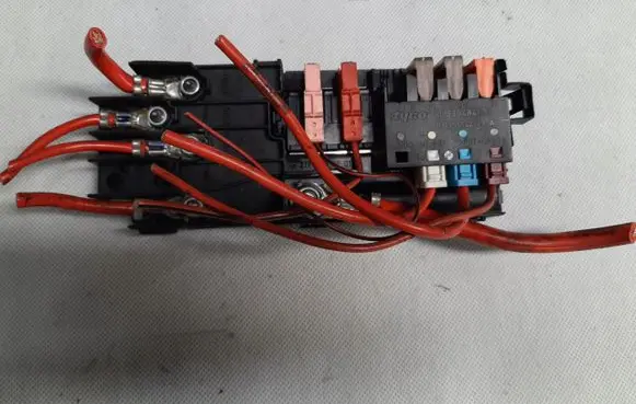Mercedes-Benz R W251 Relay mounting block 