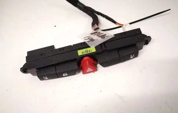 KIA Ceed Hazard light switch 937001h000 93700-1h000