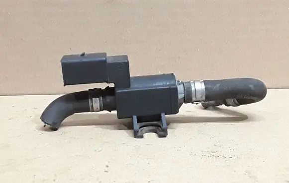 Volkswagen Golf V Vacuum valve 06F906283D
