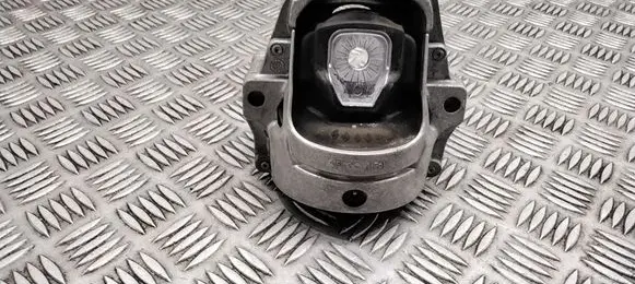 Engine mount bracket