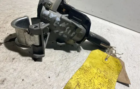 Toyota Avensis T270 Ignition lock 8978305030 P07HD115835