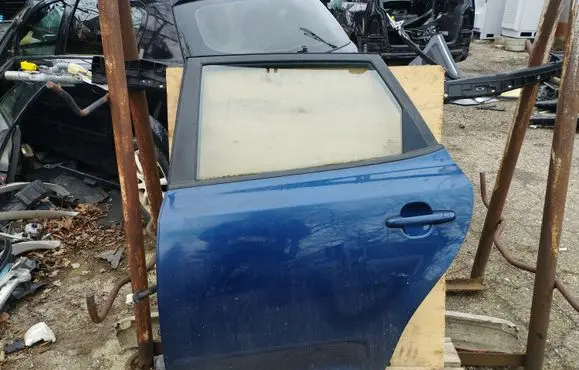 KIA Ceed Rear door