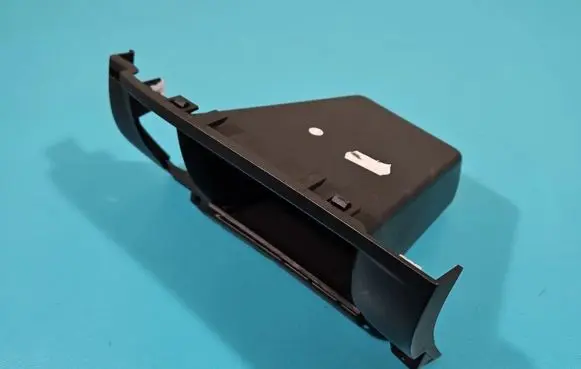 Glove box