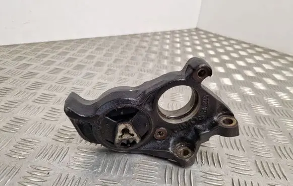 Engine mount bracket