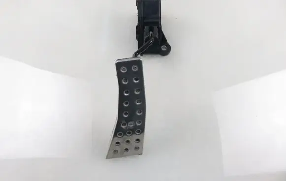 Accelerator throttle pedal