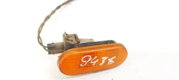 Front fender indicator light