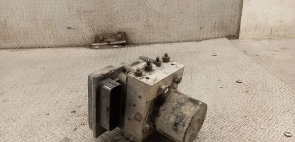 Skoda Fabia Mk2 (5J) ABS Pump 6R0614517K 6R0907379N