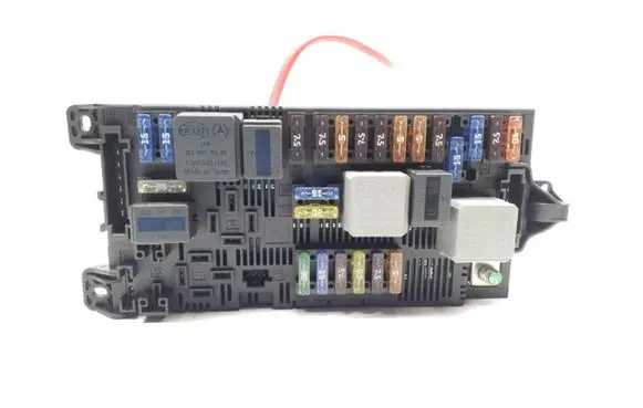 Mercedes-Benz CLS C219 Fuse module A2115457301
