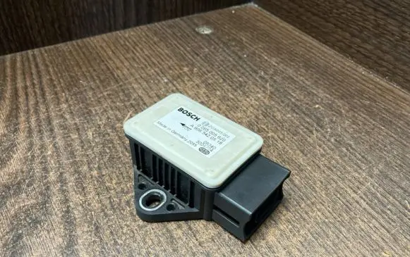 Mercedes-Benz Vito Viano W639 ESP acceleration yaw rate sensor 9065420518 0265005628
