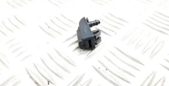 Windshield washer spray nozzle