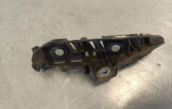 Volkswagen PASSAT B8 Front bumper mounting bracket 3C0807050