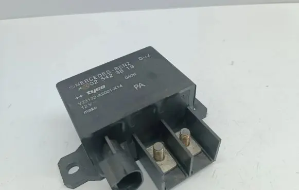 Mercedes-Benz E W211 Charging relay A0025423819 V23132A2001X14 0025423819