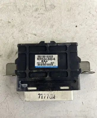 Mitsubishi Montero Transfer box differential control unit MR534304 X4T71776