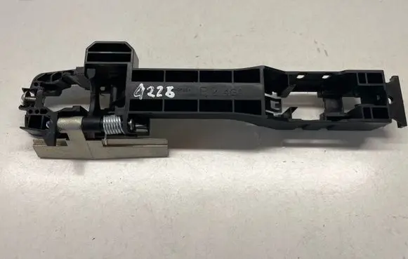 Rear door exterior handle/bracket