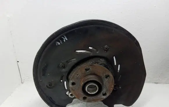 Rear wheel hub spindle/knuckle