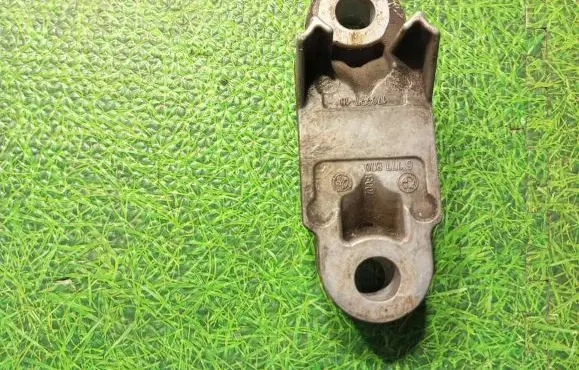 BMW 7 F01 F02 F03 F04 Sway bar bush bracket, front 6777870