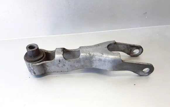 Volvo C70 Engine mounting bracket 31262164
