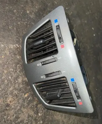 BMW 7 E65 E66 Rear air vent grill 7002395 8385257 14121810