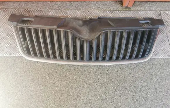 Skoda Fabia Mk2 (5J) Front bumper upper radiator grill 5J0853668C