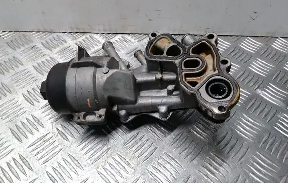 Oil filter mounting bracket