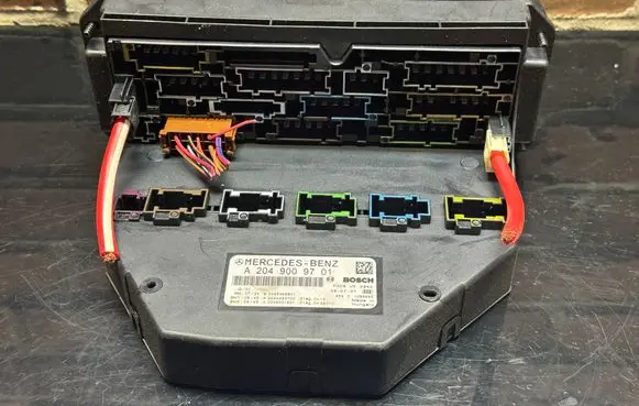 Mercedes-Benz C W204 SAM control unit A2049009701 A2045459801