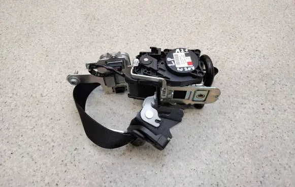 Mercedes-Benz E C207 W207 Front seatbelt 615416500
