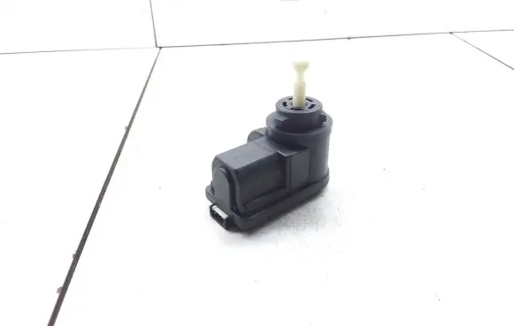 Headlight level adjustment motor