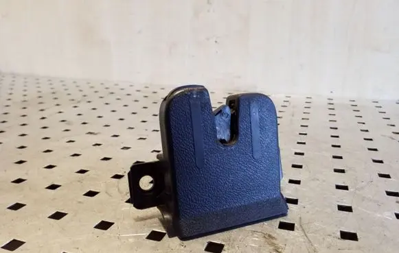 Volkswagen Touareg I Tailgate/trunk/boot lock/catch/latch