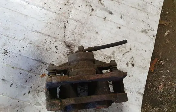 Toyota Corolla Verso E121 Front brake caliper NOCODE