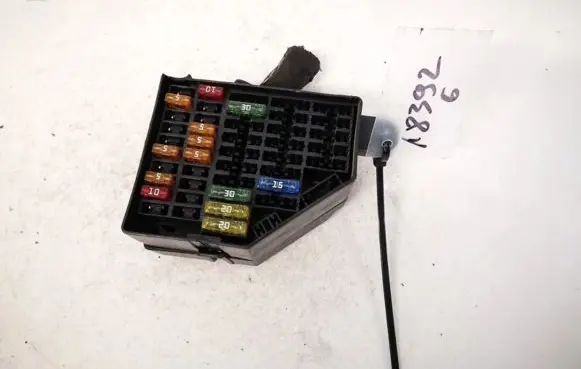 Volkswagen PASSAT B6 Fuse box set
