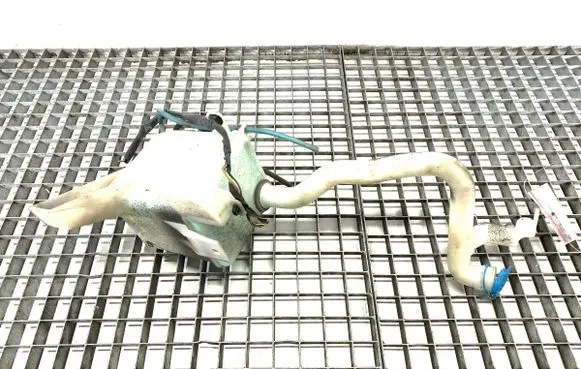Suzuki Swift I Windshield washer fluid reservoir/tank